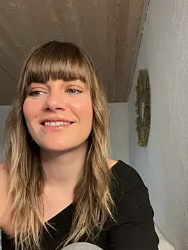 Snapshot of Milla__one chatting on February 13, 2025, 11:28 am Milla  one online show from February 13, 2025, 11:28 am