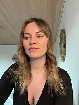 Snapshot of Milla__one chatting on February 17, 2025, 4:04 pm Milla  one online show from February 17, 2025, 4:04 pm