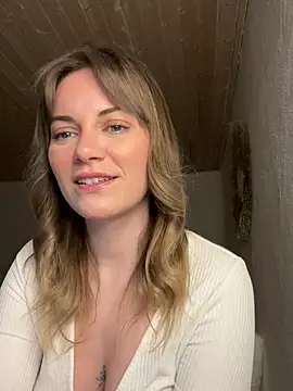 Snapshot of Milla__one chatting on February 20, 2025, 6:35 pm Milla  one online show from February 20, 2025, 6:35 pm