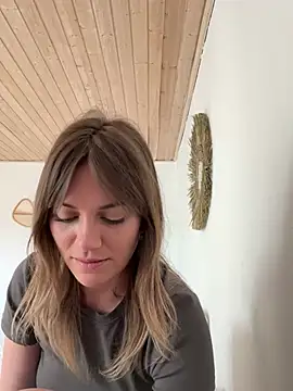 Snapshot of Milla__one chatting on March 7, 2025, 11:18 am Milla  one online show from March 7, 2025, 11:18 am