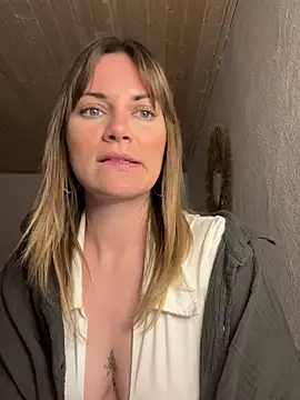 Snapshot of Milla__one chatting on March 11, 2025, 5:13 pm Milla  one online show from March 11, 2025, 5:13 pm