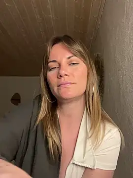 Snapshot of Milla__one chatting on March 11, 2025, 8:20 pm Milla  one online show from March 11, 2025, 8:20 pm