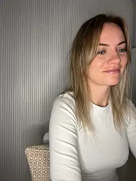 Snapshot of Milla__one chatting on October 13, 2025, 4:45 am Milla  one online show from October 13, 2025, 4:45 am