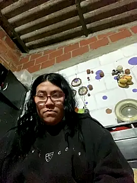 dafne19  online show from November 17, 2025, 5:35 am