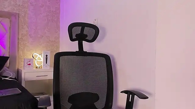 Snapshot of LiaFlowers chatting on March 1, 2025, 7:51 am LiaFlowers online show from March 1, 2025, 7:51 am