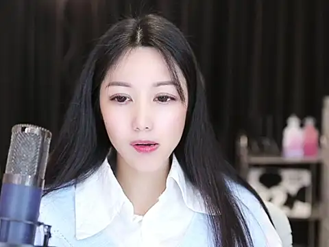 Nuyoah-77 online show from January 23, 2025, 4:04 pm