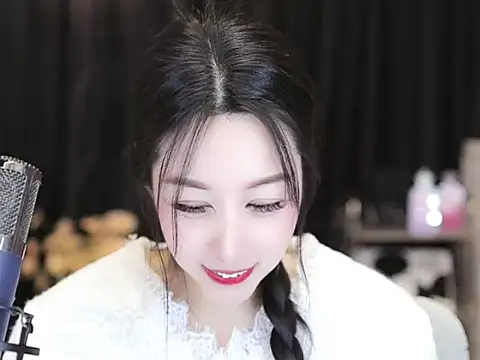 Nuyoah-77 online show from February 4, 2025, 7:00 pm