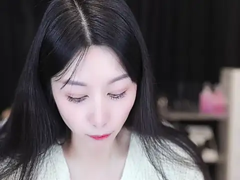 Nuyoah-77 online show from October 19, 2025, 3:56 pm