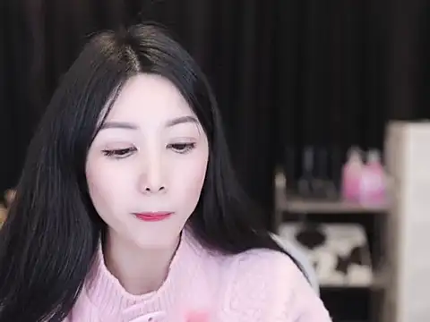 Nuyoah-77 online show from November 12, 2025, 3:23 pm