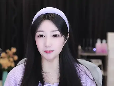 Nuyoah-77 online show from January 6, 2026, 3:05 pm