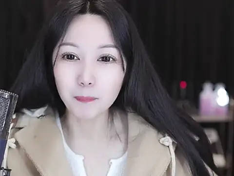 Nuyoah-77 online show from March 4, 2026, 6:14 pm