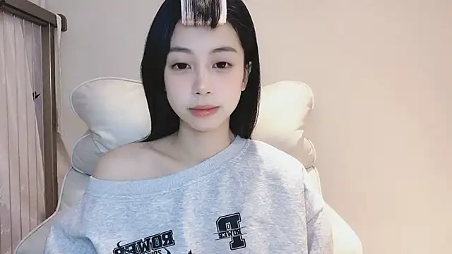 -Hottie online show from January 4, 2025, 3:28 pm