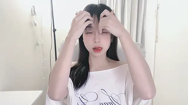 -Hottie online show from February 26, 2025, 4:24 pm