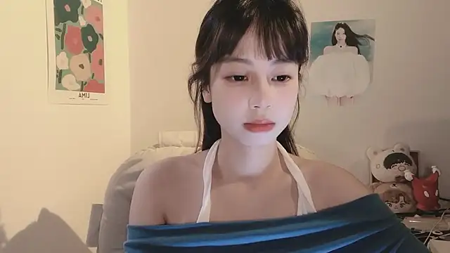 -Hottie online show from September 18, 2025, 4:09 pm