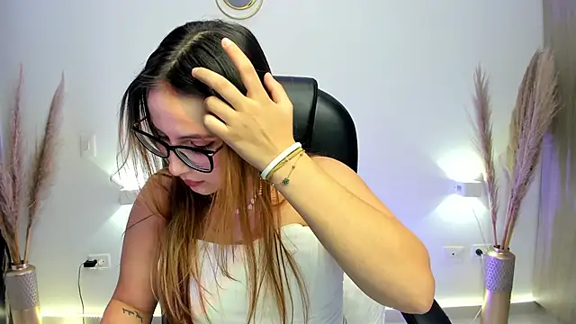 RyliieHunter online show from December 9, 2024, 4:56 am