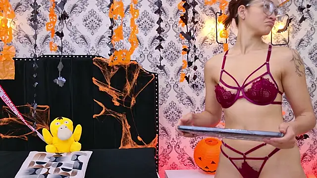 SaaraBrown online show from October 20, 2025, 12:16 pm