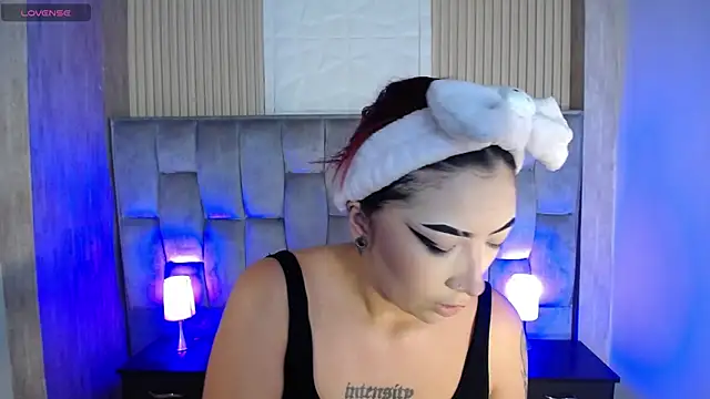 Mia Rinn online show from October 8, 2025, 2:58 pm