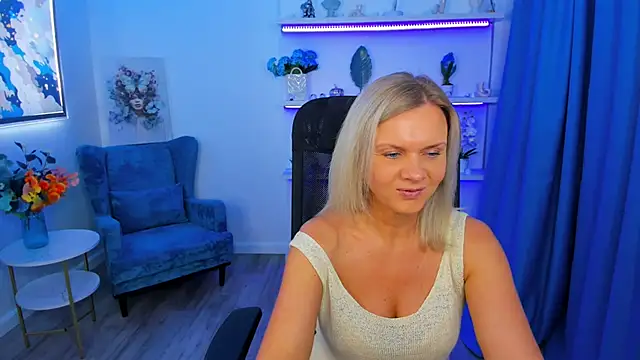 AgathaKlouin online show from November 8, 2025, 7:45 pm