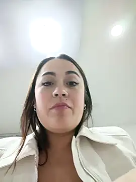 Lesly 10- online show from November 20, 2025, 6:29 pm