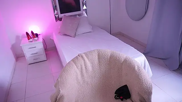 Snapshot of Alondrasparrow2 chatting on March 2, 2026, 7:54 pm Alondrasparrow2 online show from March 2, 2026, 7:54 pm