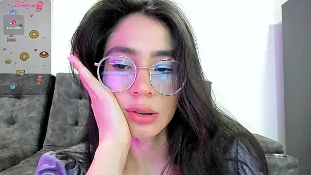 Snapshot of emmadiaz1 chatting on January 30, 2025, 2:27 am emmadiaz1 online show from January 30, 2025, 2:27 am