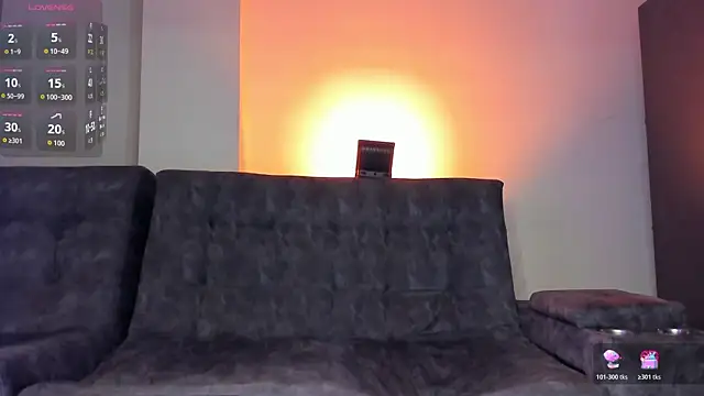 emmadiaz1 online show from May 1, 2026, 1:54 am