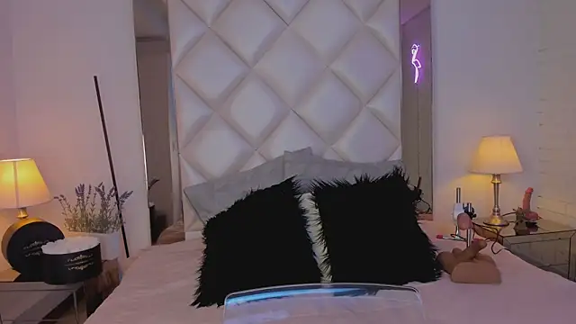 KimRoussee online show from February 12, 2025, 3:40 am