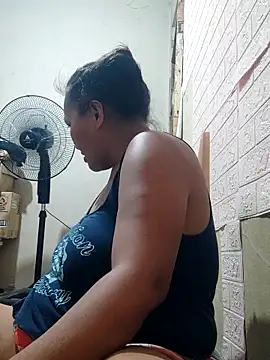 Sweetchuby1995 online show from April 23, 2026, 2:52 pm