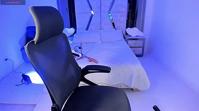 EmySilver online show from February 9, 2025, 9:28 pm