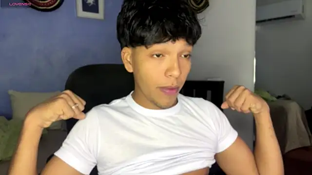 Snapshot of Xander_bonnet1 chatting on September 16, 2025, 12:17 pm Xander bonnet1 online show from September 16, 2025, 12:17 pm