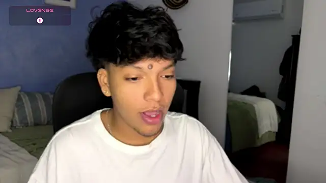 Snapshot of Xander_bonnet1 chatting on September 18, 2025, 11:12 am Xander bonnet1 online show from September 18, 2025, 11:12 am