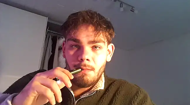 Snapshot of JuNIs_ chatting on December 10, 2024, 11:54 am JuNIs online show from December 10, 2024, 11:54 am