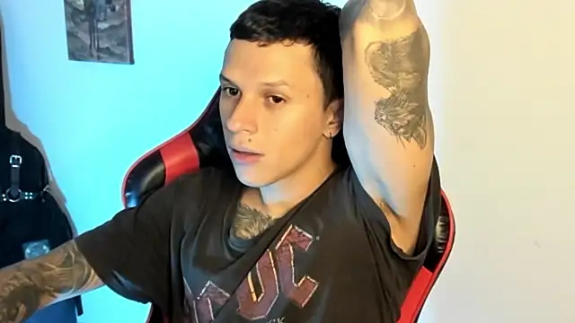 Snapshot of goodboy69l chatting on February 8, 2026, 12:14 am goodboy69l online show from February 8, 2026, 12:14 am