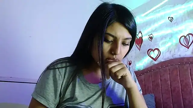 Snapshot of SarahStones chatting on February 21, 2025, 3:01 am SarahStones online show from February 21, 2025, 3:01 am