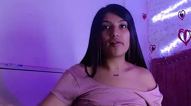 Snapshot of SarahStones chatting on March 10, 2025, 1:23 am SarahStones online show from March 10, 2025, 1:23 am