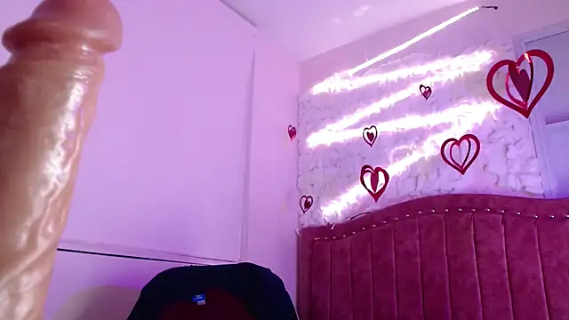 Snapshot of SarahStones chatting on March 12, 2025, 7:13 am SarahStones online show from March 12, 2025, 7:13 am