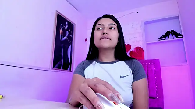 Snapshot of SarahStones chatting on September 19, 2025, 9:43 am SarahStones online show from September 19, 2025, 9:43 am