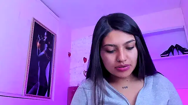 Snapshot of SarahStones chatting on October 2, 2025, 9:05 am SarahStones online show from October 2, 2025, 9:05 am