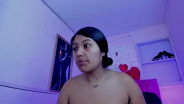 Snapshot of SarahStones chatting on October 8, 2025, 10:35 am SarahStones online show from October 8, 2025, 10:35 am