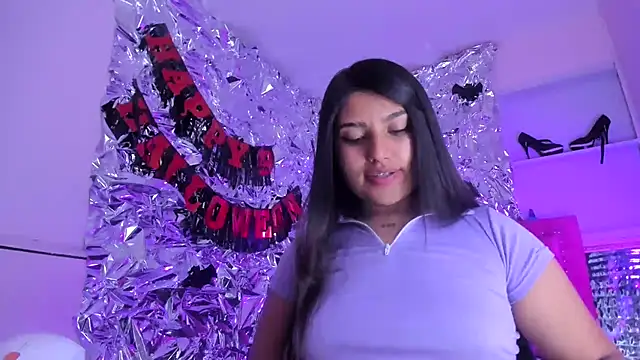 Snapshot of SarahStones chatting on November 14, 2025, 4:44 am SarahStones online show from November 14, 2025, 4:44 am