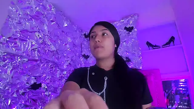 Snapshot of SarahStones chatting on November 26, 2025, 5:08 am SarahStones online show from November 26, 2025, 5:08 am