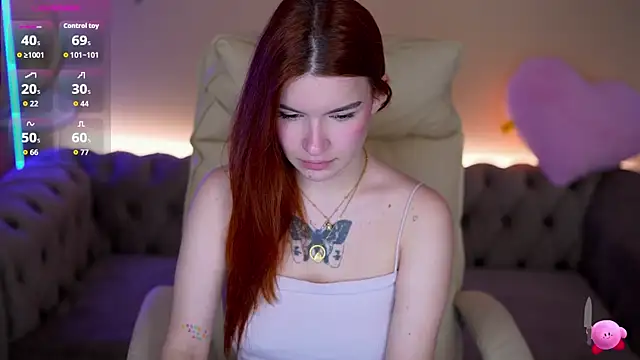 Snapshot of RedShinee chatting on February 18, 2026, 7:15 am RedShinee online show from February 18, 2026, 7:15 am