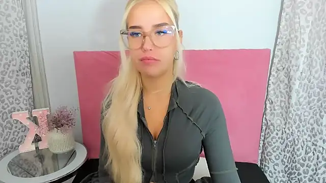 KristyHoney online show from November 10, 2025, 8:24 am