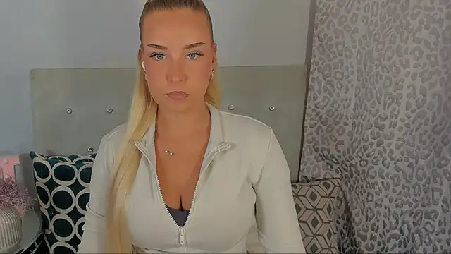 Snapshot of KristyHoney chatting on July 9, 2026, 2:10 pm KristyHoney online show from July 9, 2026, 2:10 pm