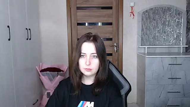 Kristy-Max online show from November 7, 2025, 4:34 am