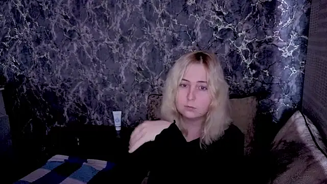 Kristy-Max online show from April 1, 2026, 8:50 pm