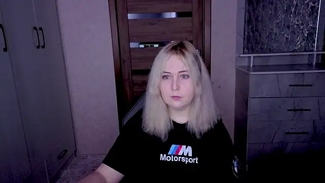 Kristy-Max online show from April 5, 2026, 8:39 pm