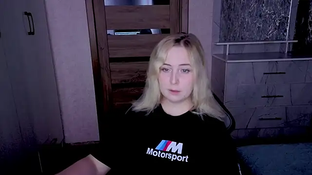 Snapshot of Kristy-Max chatting on May 20, 2026, 8:15 pm Kristy-Max online show from May 20, 2026, 8:15 pm