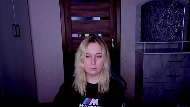 Snapshot of Kristy-Max chatting on June 3, 2026, 11:10 pm Kristy-Max online show from June 3, 2026, 11:10 pm