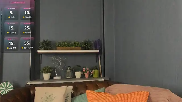 JesiaFoxi online show from November 6, 2025, 1:23 pm